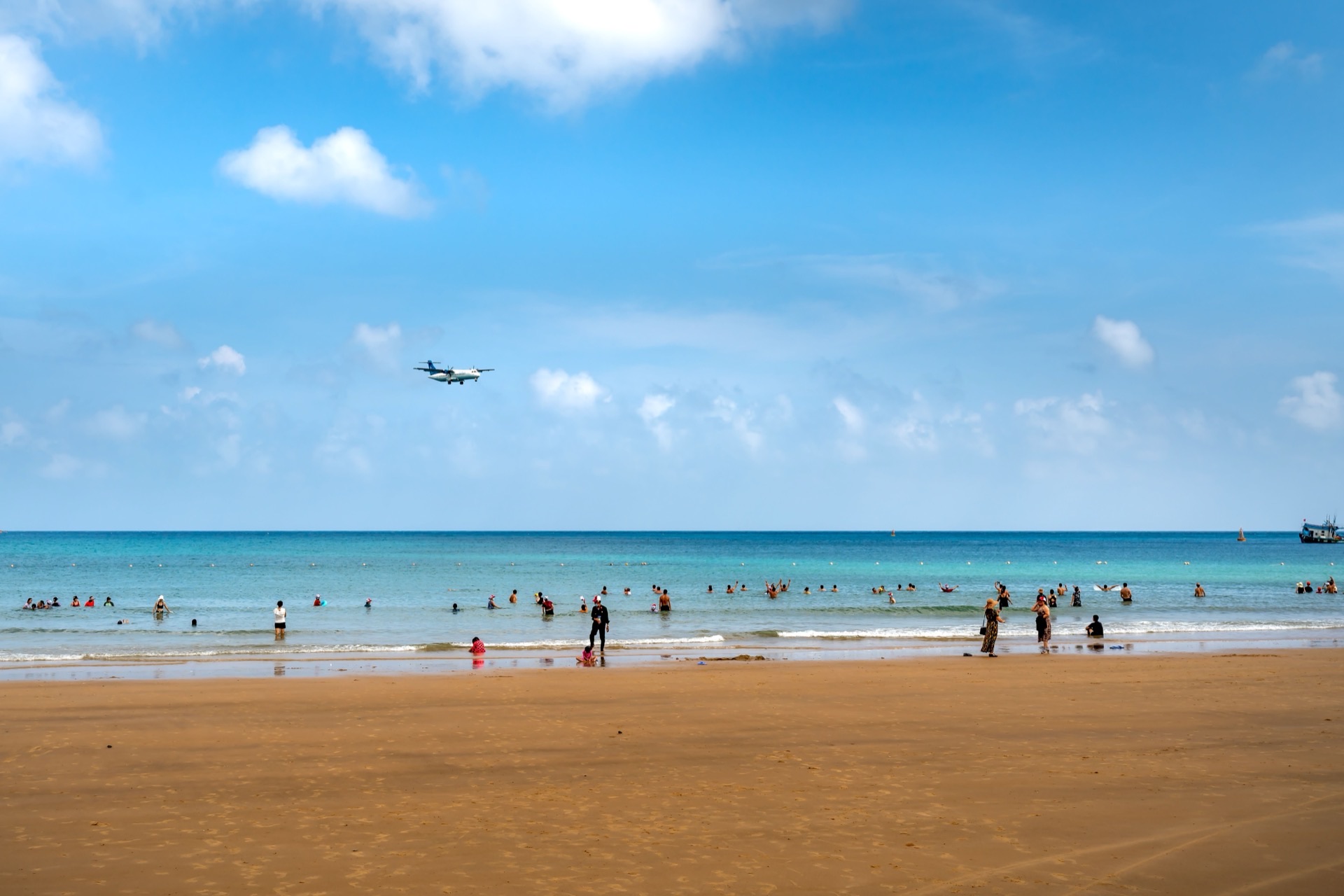 Plane spotting at Mai Khao Beach