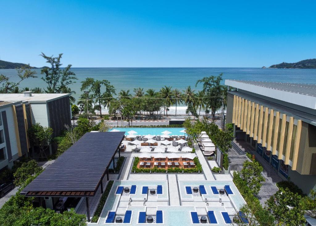 Four Points by Sheraton Phuket Patong Beach Resort pool overlooking the sea